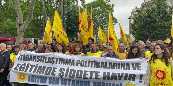 Öğretmenler İstanbul’da Şiddetin Karşısında Bir Gün İş Bıraktı