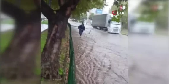 Nallıhan’da sağanak yağış vatandaşlara zor anlar yaşattı