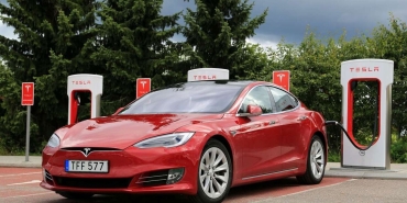 tesla-700-bin-aracini-geri-cagiriyor-lastik-basinci-sorunu-KRydl5ZH.jpg