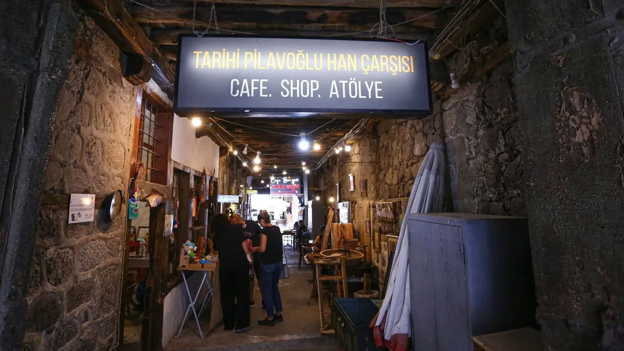 400 yıllık tarihi han Koç Holding'e satıldı - Sözcü