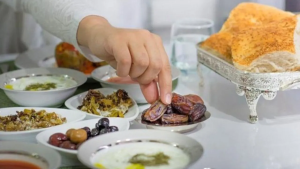 ramazanda-oruc-tutarken-uzak-durulmasi-gereken-yiyecekler-ramazan-ayi-icin-beslenme-onerileri-ioj8_cover