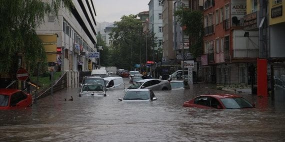 Minimax Servis CEO’su Mehmet Bulaşmaz ile Yağmur Sonrası Araç Tamiri Üzerine Sohbet