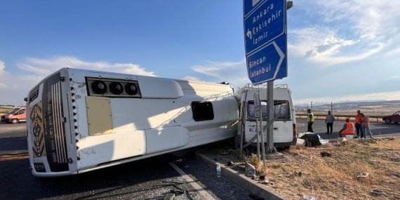 Ankara’da işçileri taşıyan otobüs ile minibüs çarpıştı