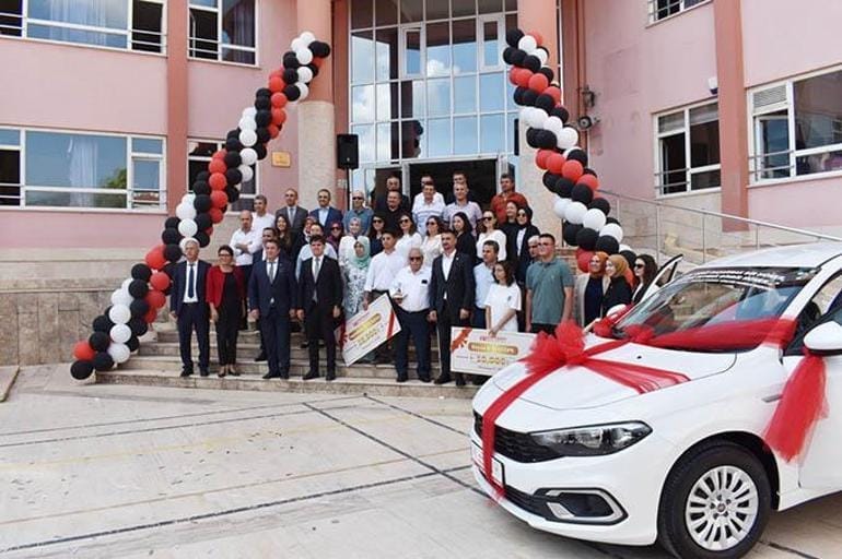 Mehmet Cadıl Anadolu Lisesi'nde Başarı Ödül Töreni