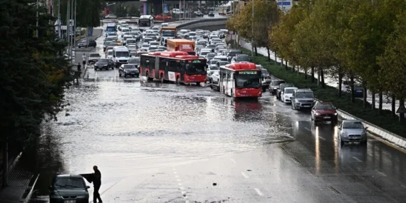 Ankara’da Kuvvetli Sağanak ve Dolu Hayatı Felç Etti;