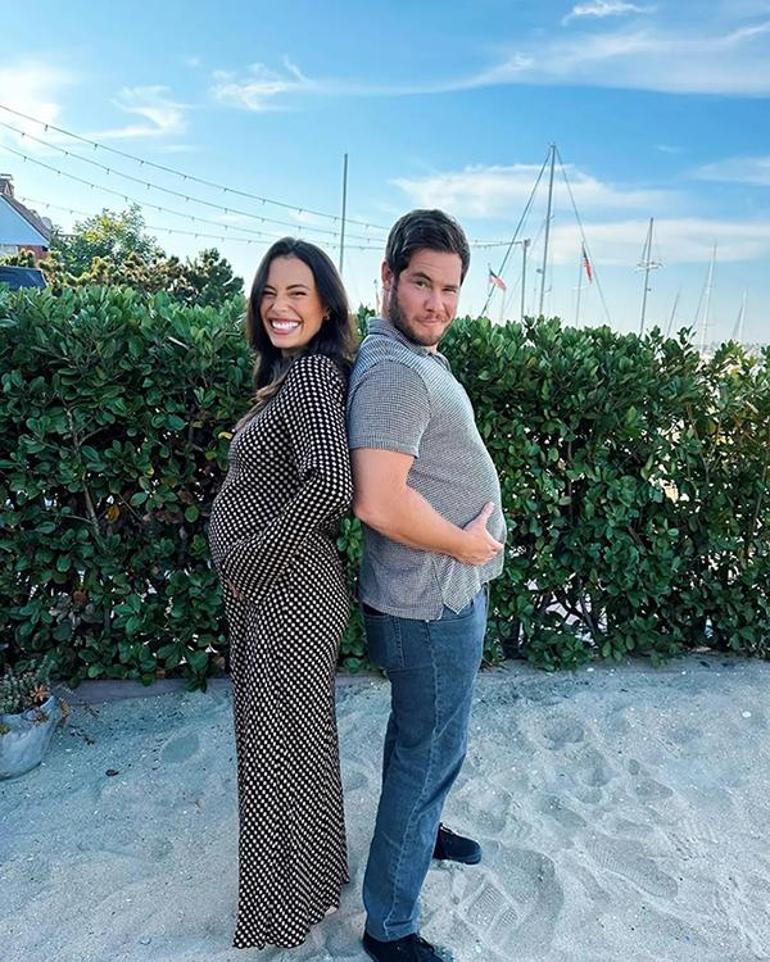 Adam Devine ve Chloe Bridges'in Baba Olma Yolculuğu