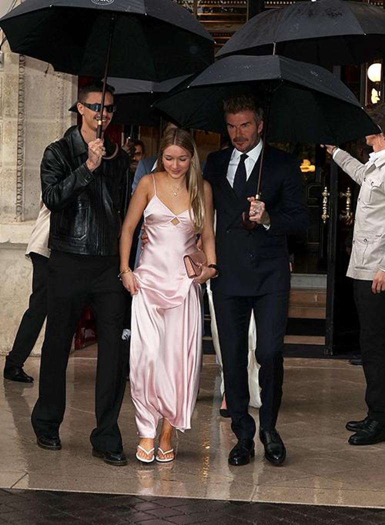 Beckham Ailesinin Gözbebeği Harper: Kız Babası David ile Moda Haftası