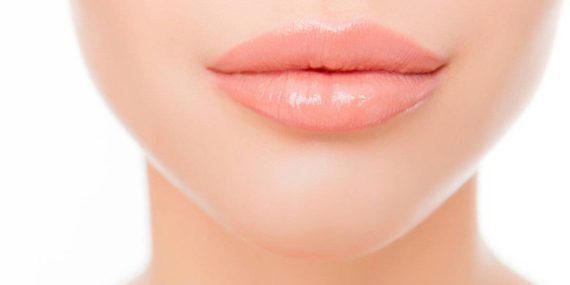 Dudaklarda Parlaklık Şovu: Lip Gloss Uygulamanın Püf Noktalar