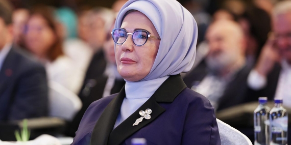 Emine Erdoğan’dan Doha’da Sert Mesaj: “İsrail’in Filistin’deki Zulmü Postmodern Bir Holokost’tur”