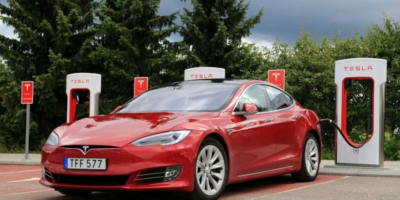 Tesla, 700 Bin Aracını Geri Çağırıyor: Lastik Basıncı Sorunu