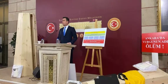 AK Parti’li Gökçek, Ankara Büyükşehir Belediyesi’ni Deprem Yardımlarındaki Yolsuzlukla Suçladı